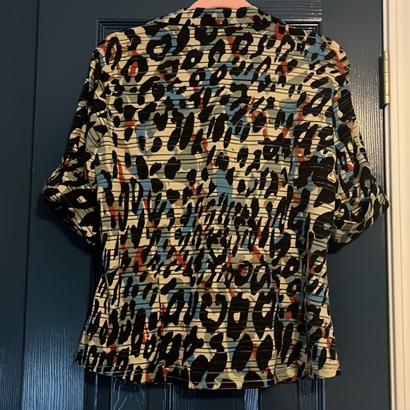 Cathy Women's Leopard Print Striped Roll-Tab Sleeve blouse. Stretch size LP - Picture 5 of 7